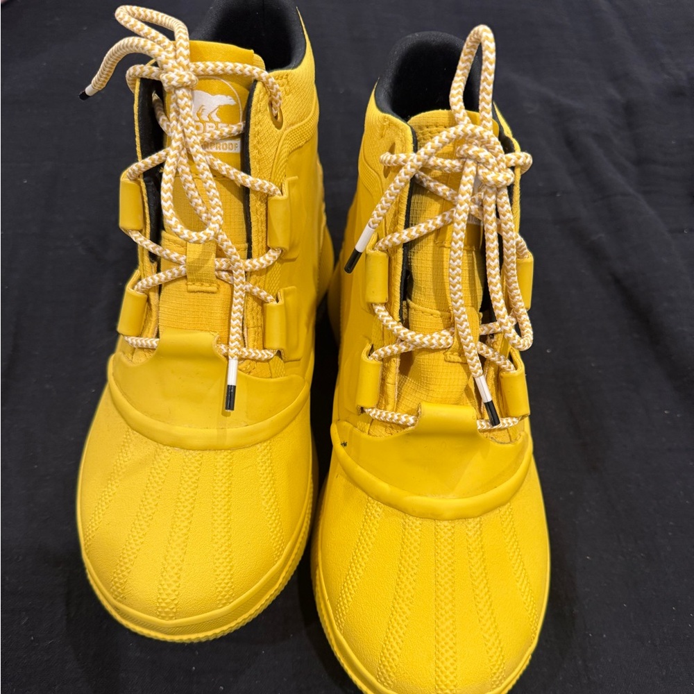 Sorel Yellow Out 'N About Boots-not quite as bright as they look in the pictures